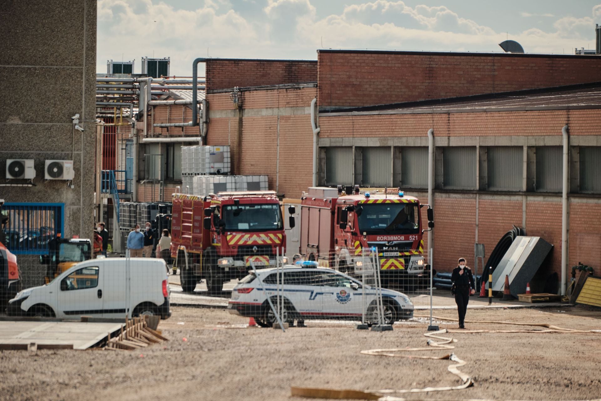 Incendio de madrugada en una fábrica de resinas de Oyón
