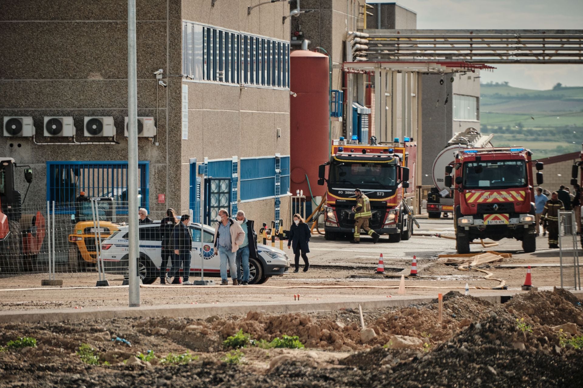 Incendio de madrugada en una fábrica de resinas de Oyón