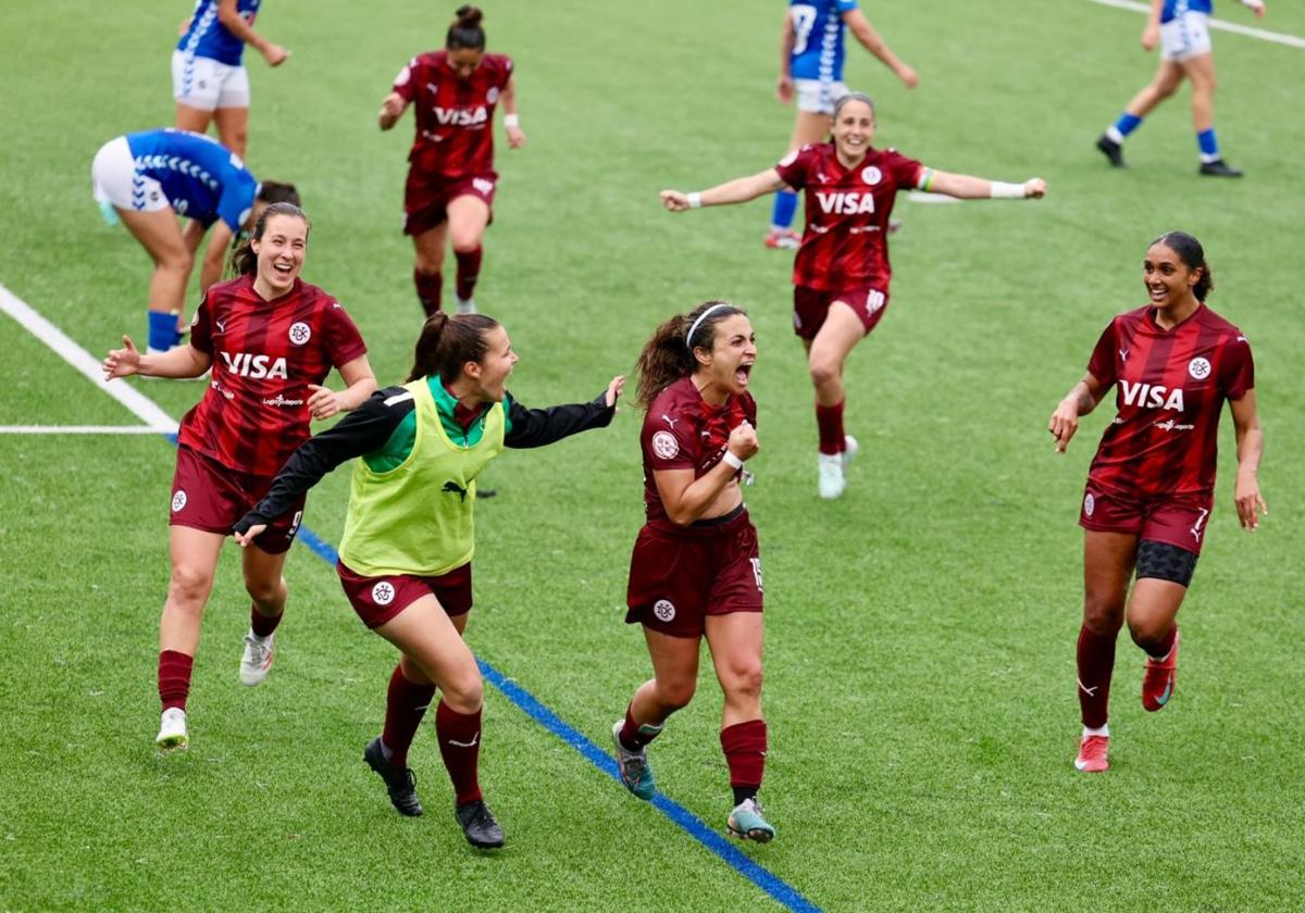 Ximena celebra el gol que daba la vuelta al resultado ante el AEM.