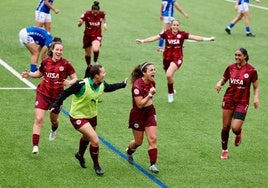 Ximena celebra el gol que daba la vuelta al resultado ante el AEM.