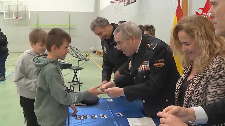 Los alumnos del Colegio Villa Patro de Lardero reciben el carnet de ciberexpertos
