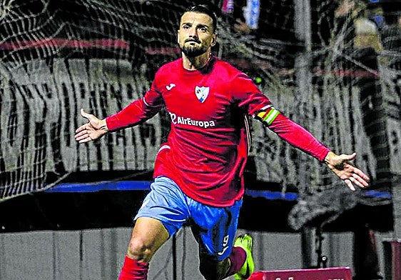 Rubén Mesa festeja un gol en el Francisco Muñoz frente al Leganés, en la Copa del Rey.