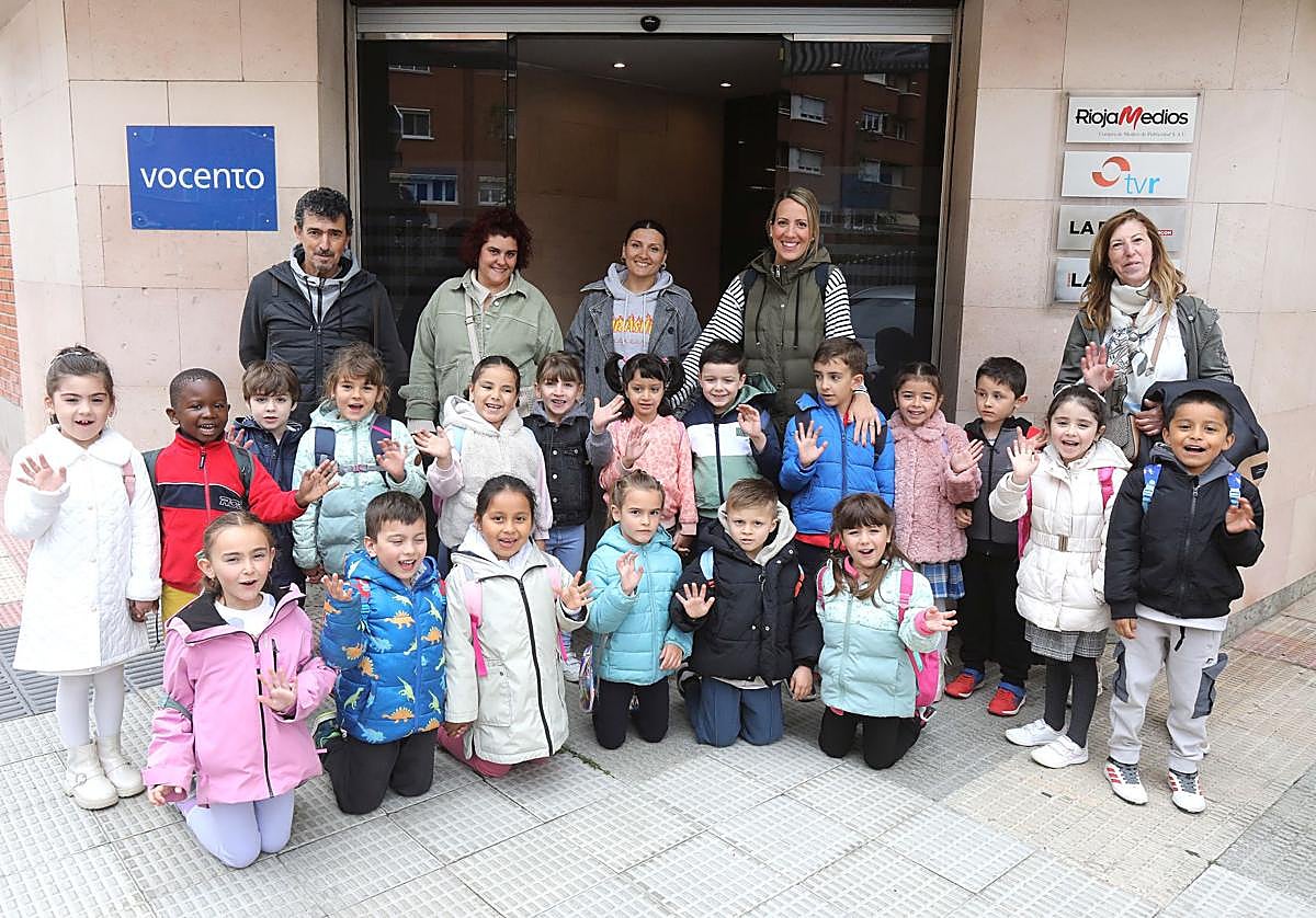 Los alumnos del colegio Avelina Cortázar de Alberite visitan las instalaciones de Diario LA RIOJA