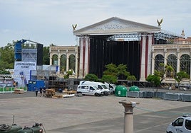 Aparcamiento de la catedral, con el escenario principal del festival Holika, el pasado verano.
