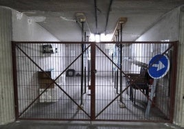 Estado en el que se encuentra la rampa de acceso al garaje de las instalaciones de la Policía Local de Logroño.