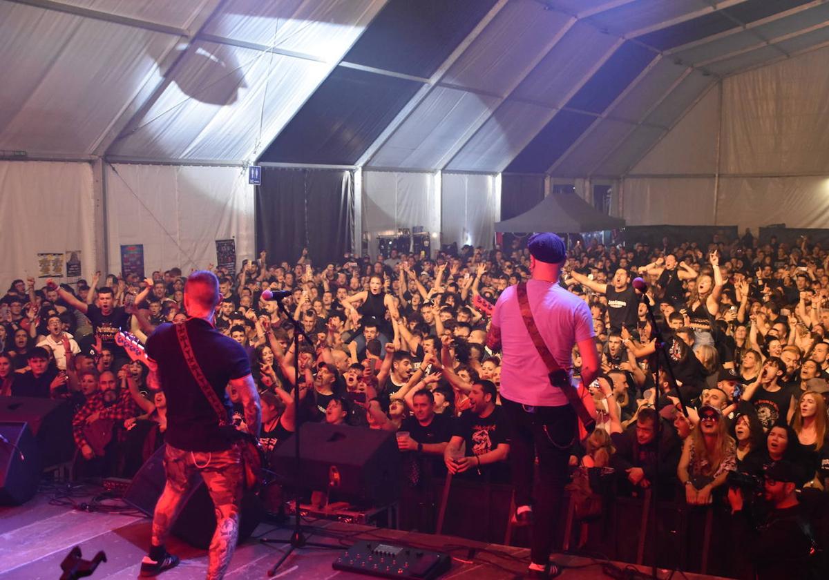 Un numeroso público asistió a la primera jornada del Kalagurrirock de Calahorra.