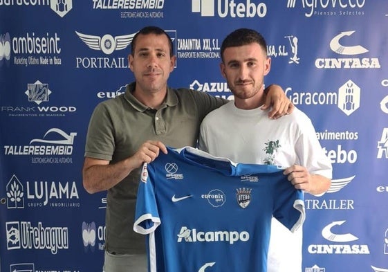 Quique García y Álvaro Barrero, en la presentación del segundo como jugador del Utebo, la pasada temporada.