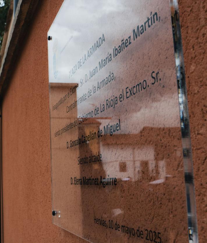 Imagen secundaria 2 - Distintos momentos del acto celebrado en Hervías este sábado.