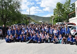Fotografía de familia de los scouts de Autol antes de iniciar la ruta a Valbuena.