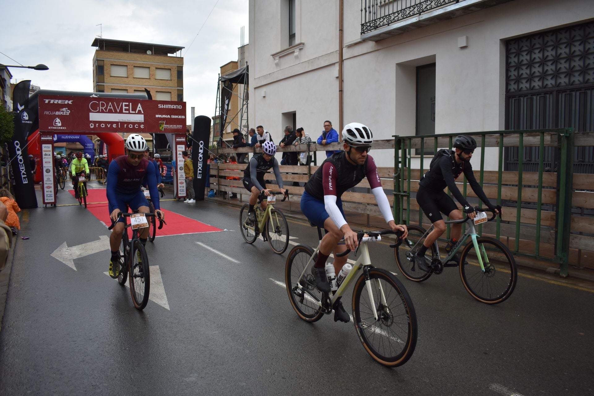Las imágenes de la carrera solidaria GravELA
