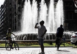 Bebiendo agua en una ola de calor el verano pasado.