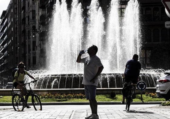 Bebiendo agua en una ola de calor el verano pasado.