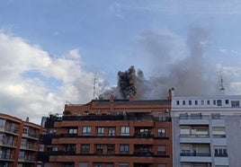 Los Bomberos de Logroño sofocan un incendio en el Burger King de la Gran Vía