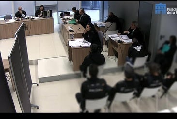 La acusada envió un wasap a su hermana con la noticia del crimen: «¿Qué es esto? Sal de ahí ya», le contestó