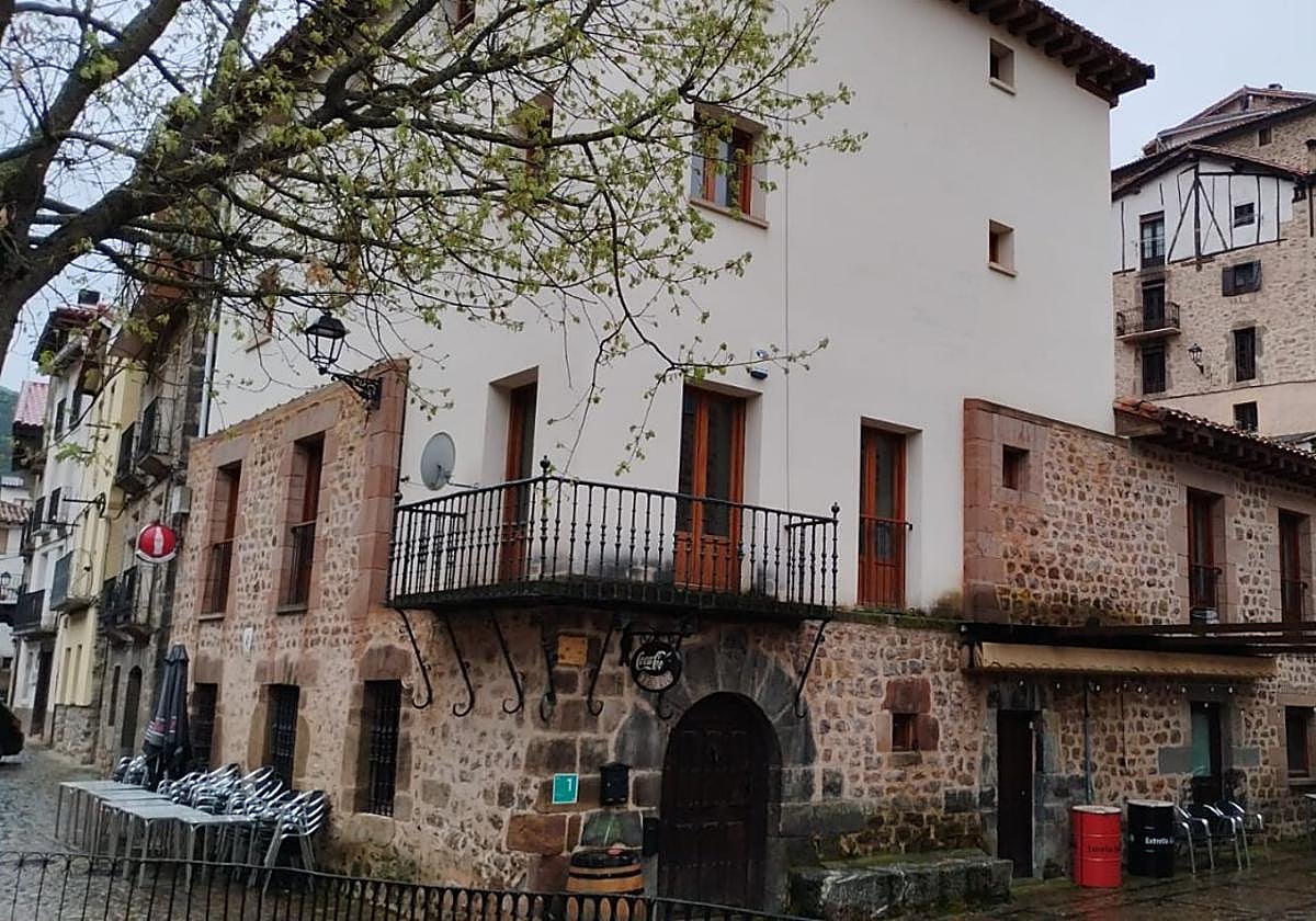 Exterior del bar del Casino de la Unión Tertulia Ortigosana.