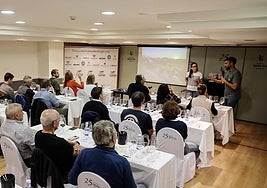 Clara y Francisco Ibaibairriaga (Betolaza) durante la cata en el hotel Gran Vía