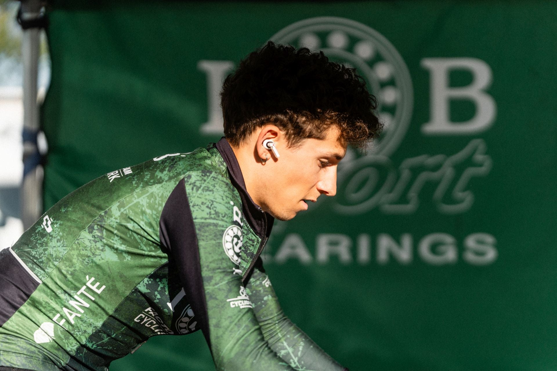 La salida y los podios de la segunda etapa de La Rioja Bike Race 2025