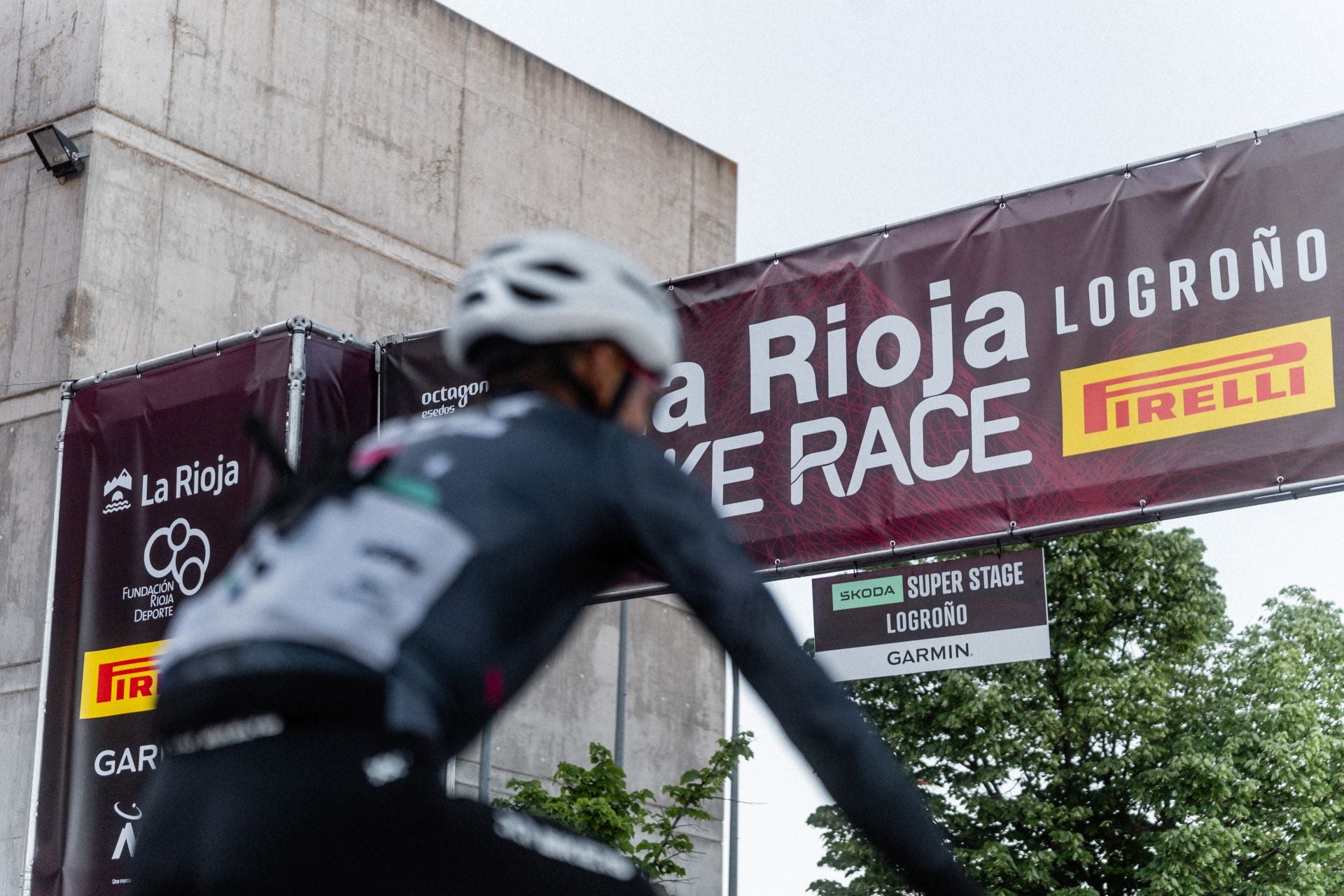 La salida y los podios de la segunda etapa de La Rioja Bike Race 2025