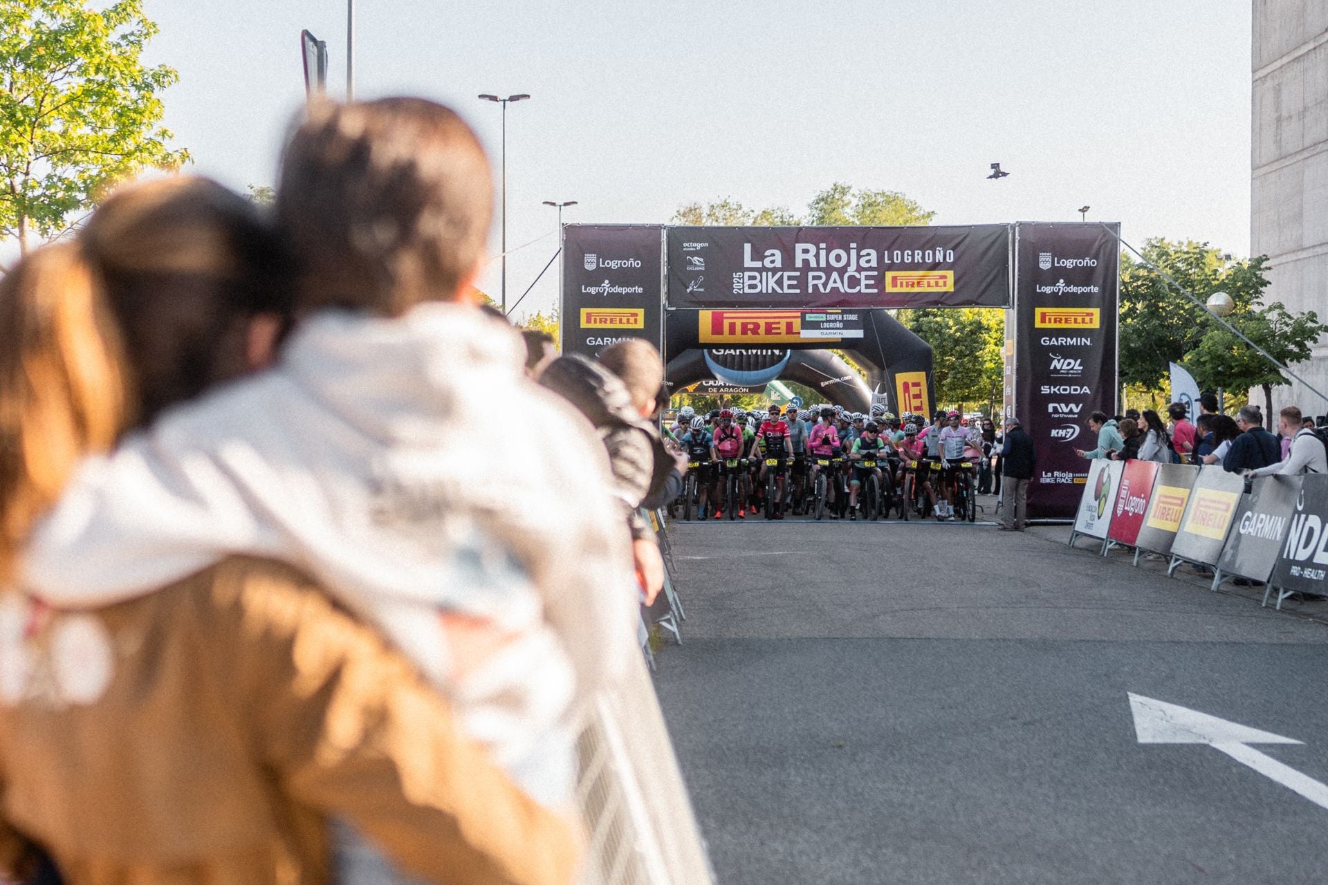 La salida y los podios de la segunda etapa de La Rioja Bike Race 2025