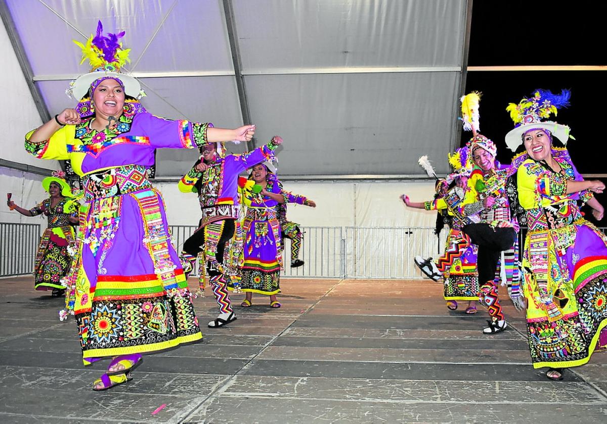 Danza de Bolivia en el festival de folclore de las III Jornadas Interculturales de Calahorra.
