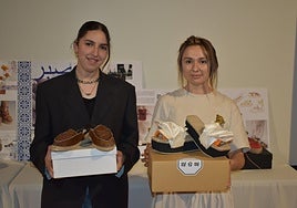 Nora y Menat ganadoras del premio de la alpargata cerverana.