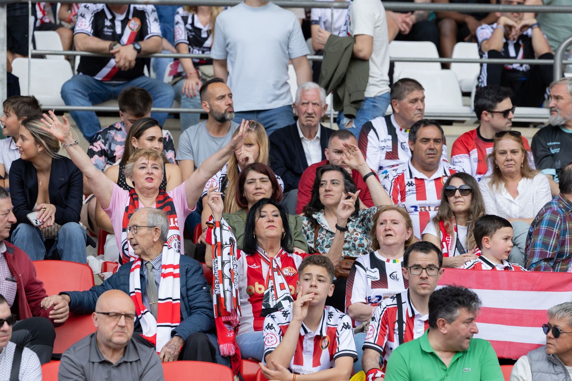 El partido SD Logroñés-Estepona en Las Gaunas