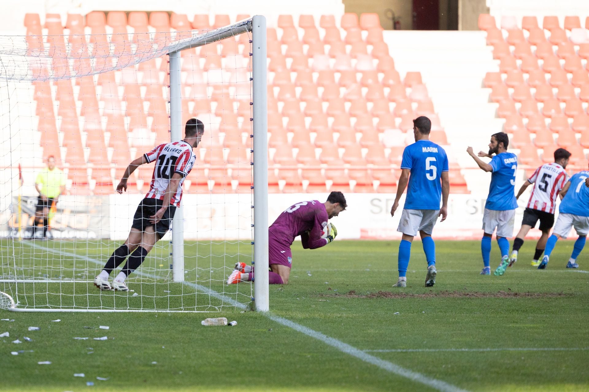 El partido SD Logroñés-Estepona en Las Gaunas