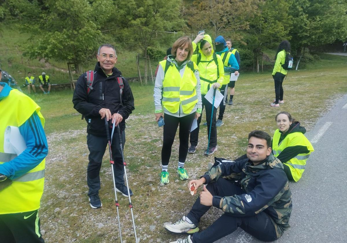 Imagen principal - Tres momentos de la llegada a Valvanera.