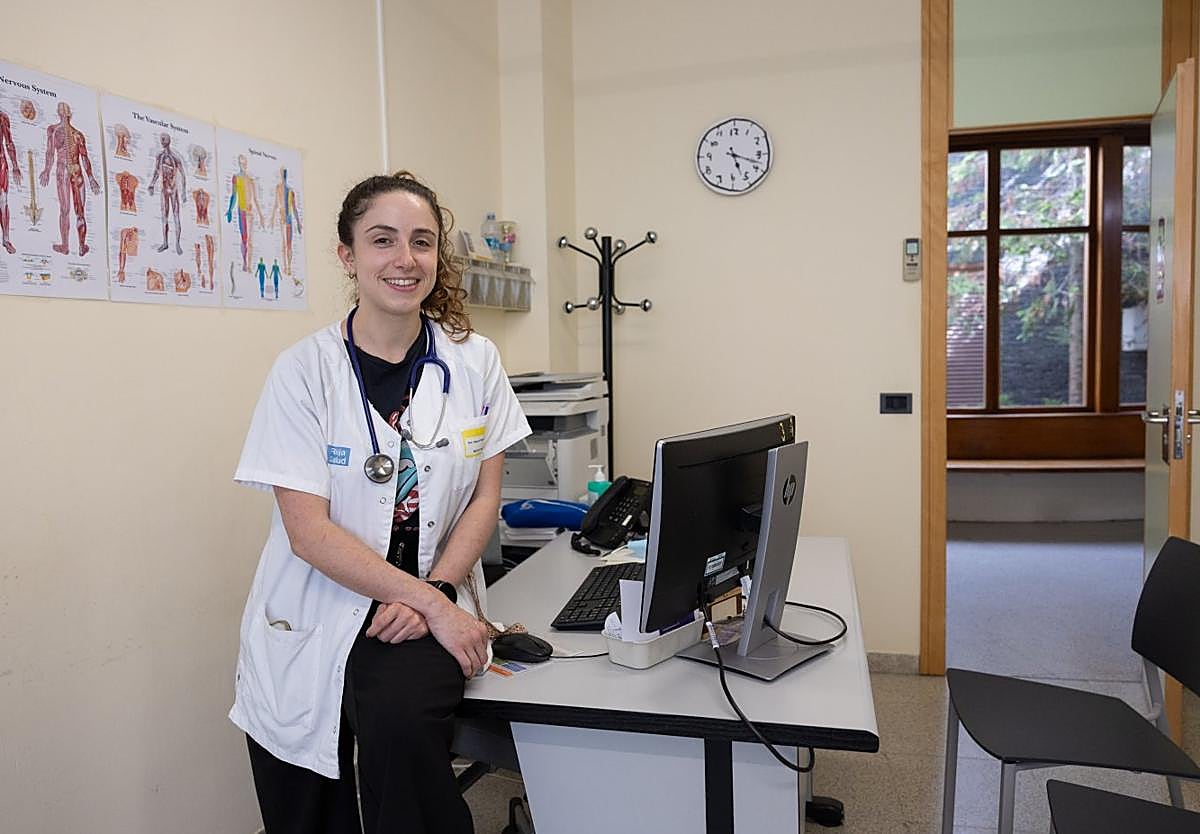 Nagore Martínez, ayer de guardia en el centro de salud de Navarrete.