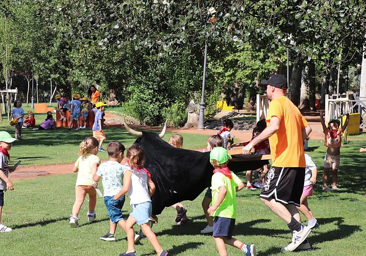 La Escuela de Verano volverá a celebrarse, con diversas actividades, en el parque del Cidacos.