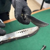 Interceptado en Albelda un hombre que llevaba un machete, una navaja y un puño americano en su coche