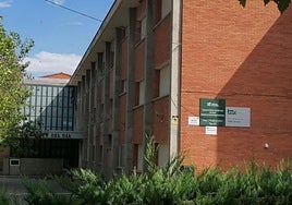 Imagen exterior de archivo del IES Valle del Oja.