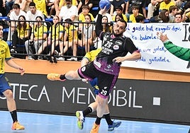 Javi García anota uno de sus cuatro goles.