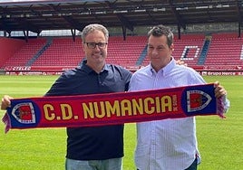 Guerra, a la izquierda, junto a Diego Martínez, con quien compartió banquillo en Nájera.