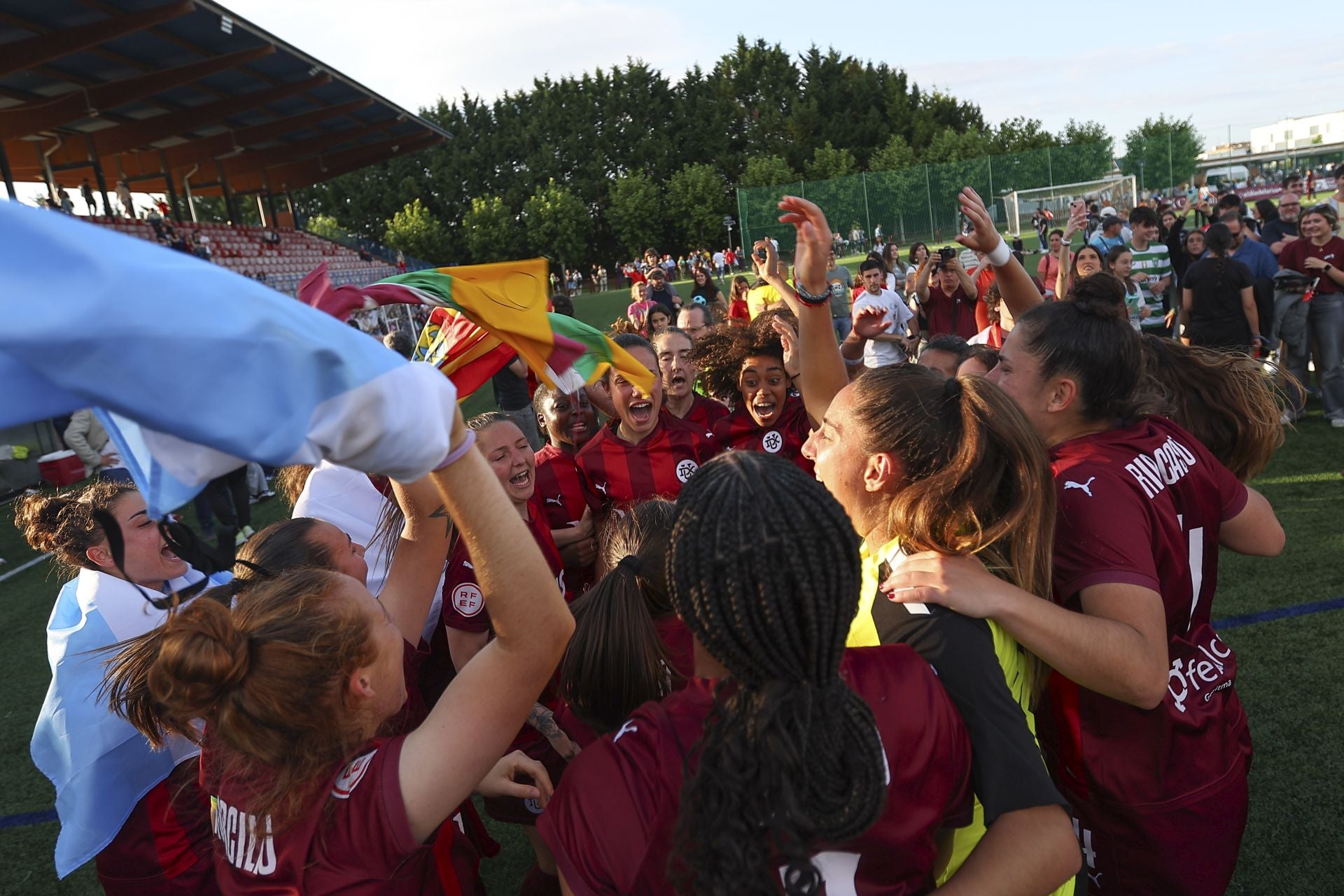 Explosión de alegría por el ascenso del DUX