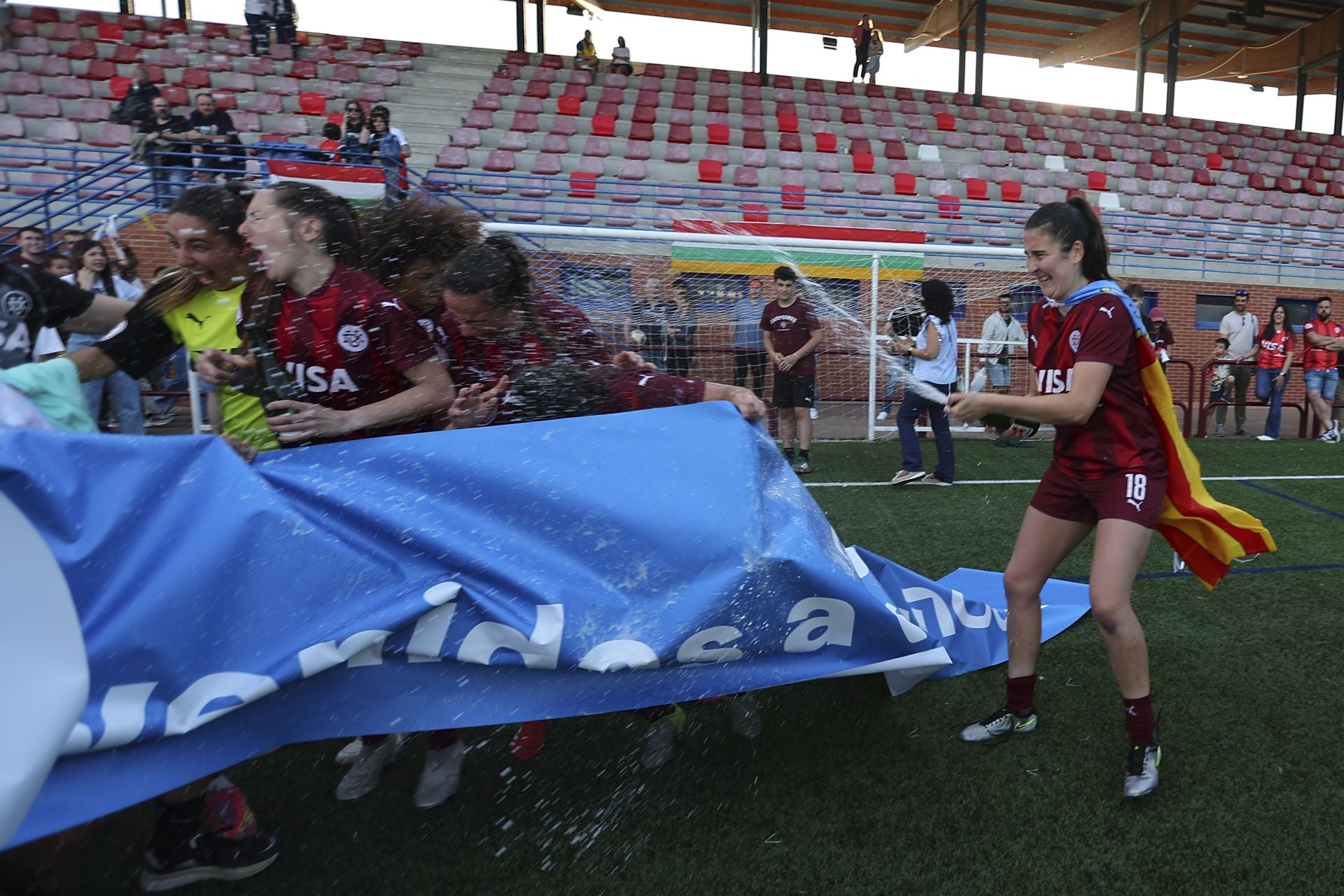 Explosión de alegría por el ascenso del DUX