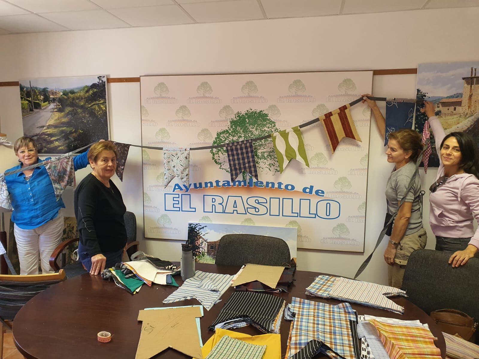 Los banderines con telas recicladas para El Rasillo