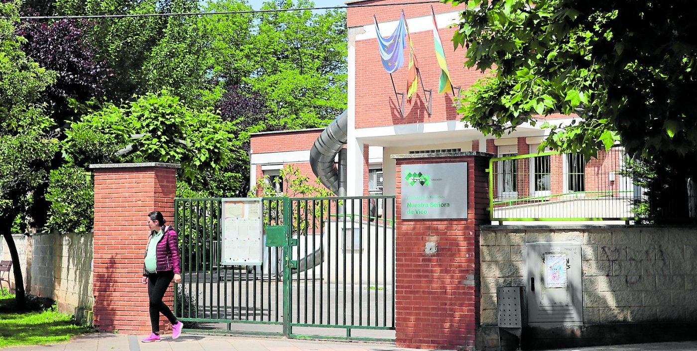 El Ayuntamiento, con la unanimidad de su pleno, ha reclamado ya en dos ocasiones una solución a la Consejería de Educación.