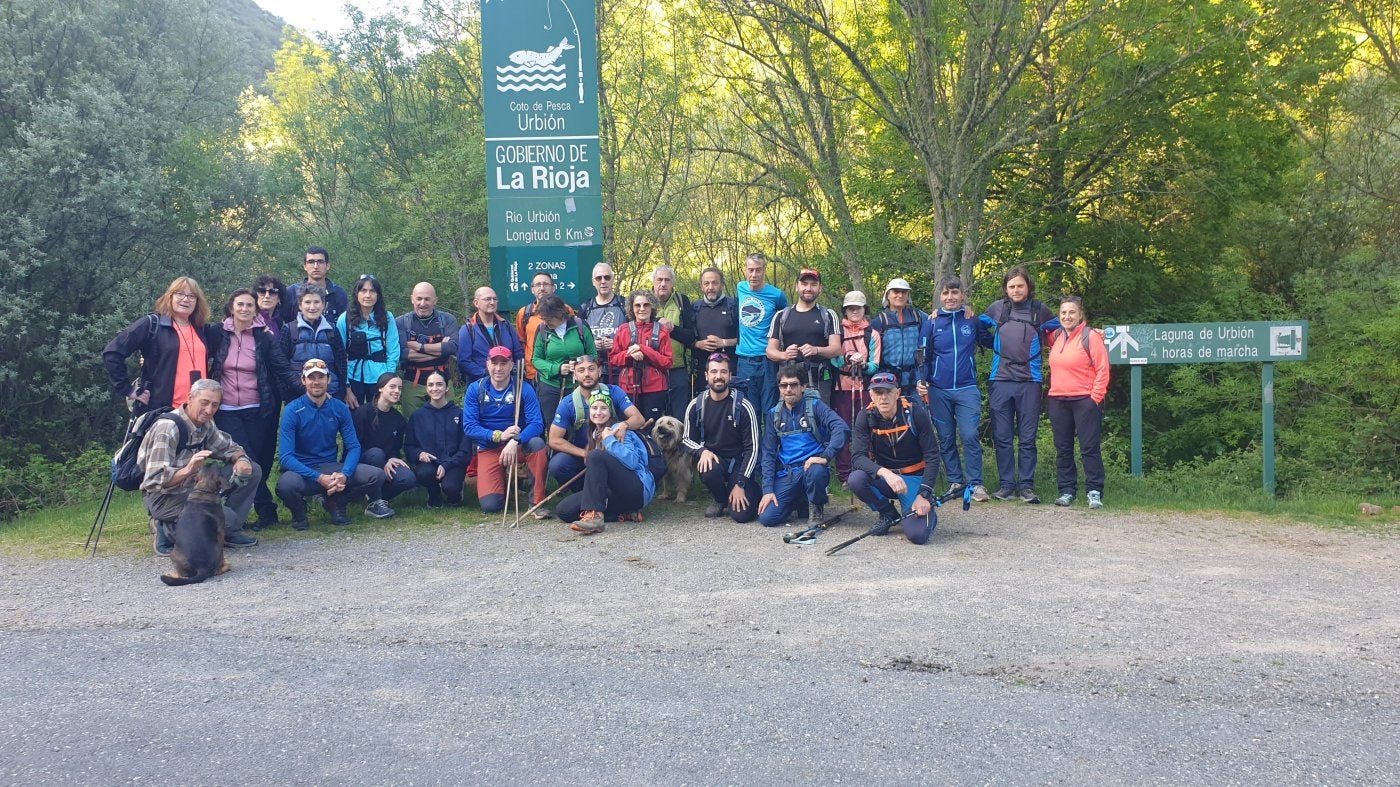 Hermandad y ascenso al pico Alcaste