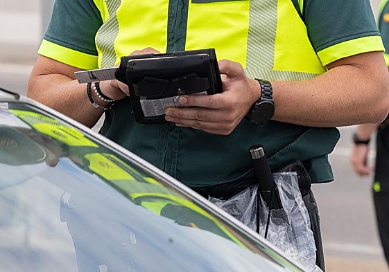 Un agente de la Guardia Civil, en una imagen de archivo.