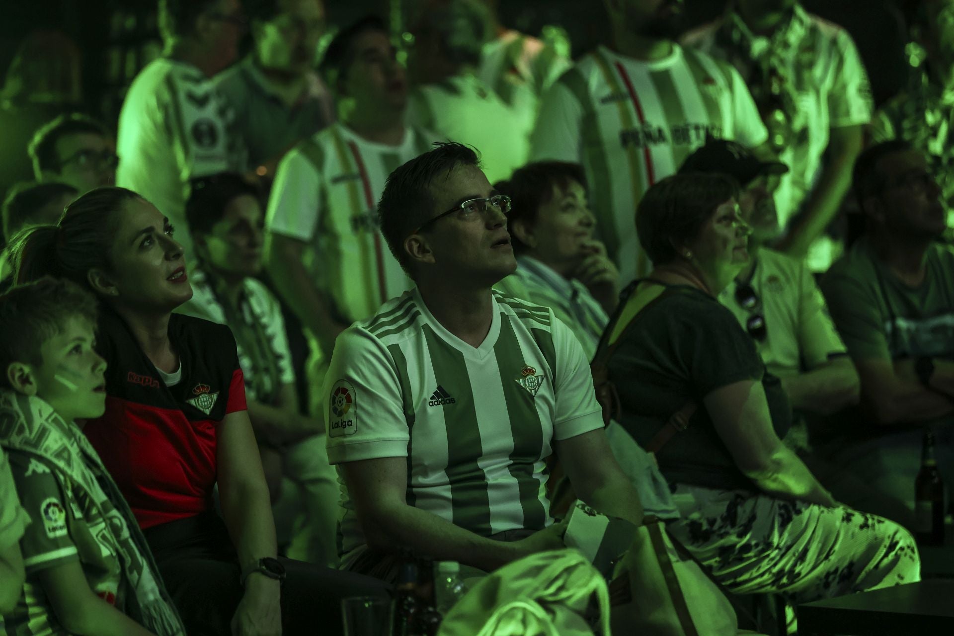 La Peña Bética de Logroño vive con pasión la final de la Conference League