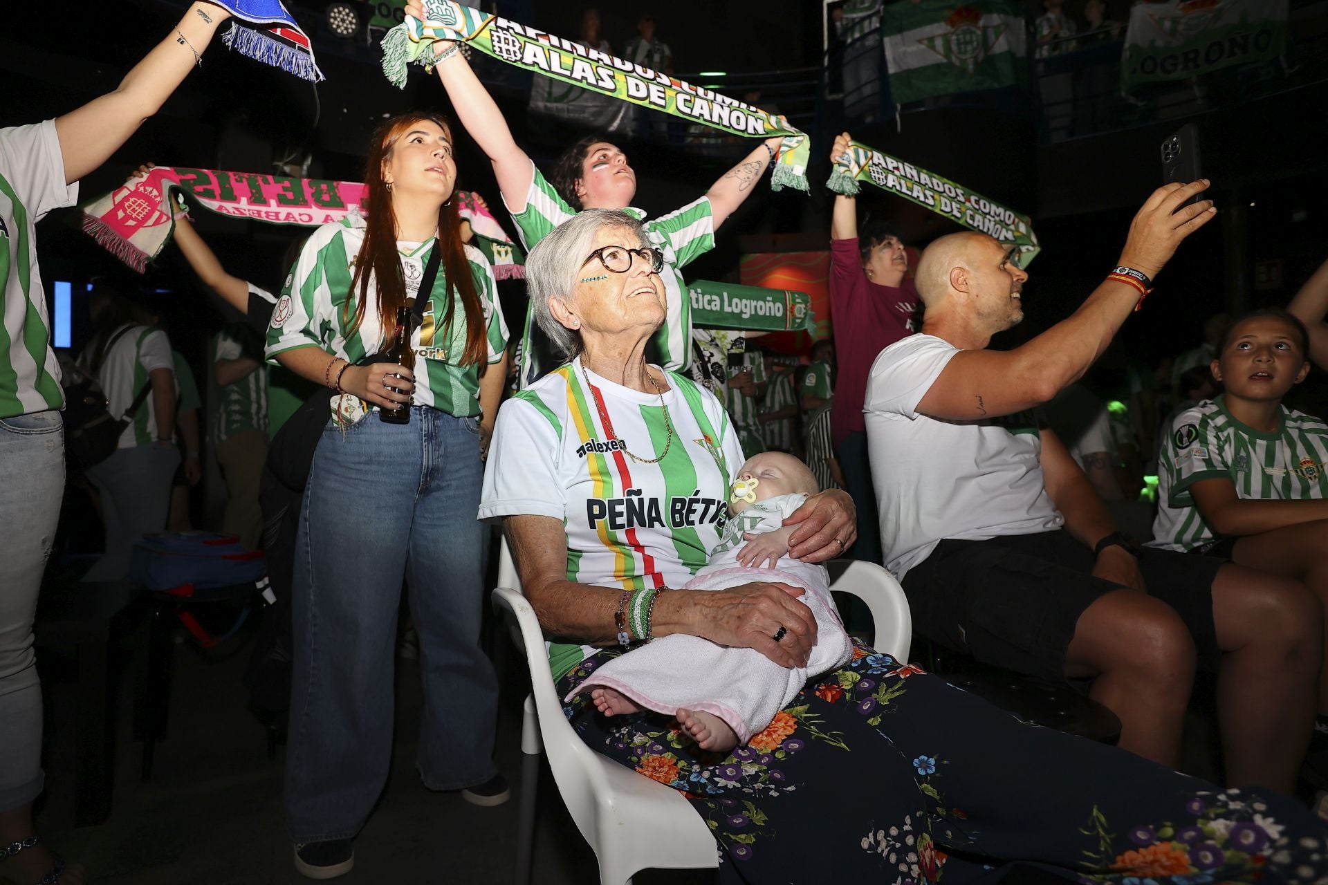 La Peña Bética de Logroño vive con pasión la final de la Conference League