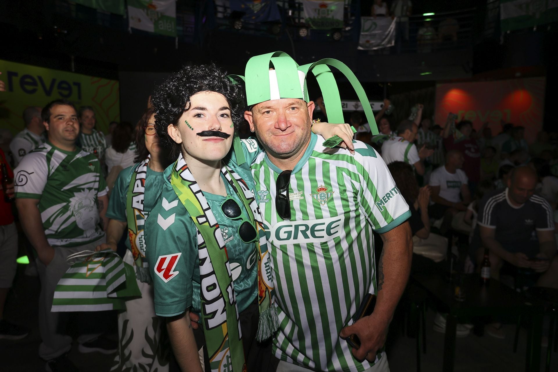 La Peña Bética de Logroño vive con pasión la final de la Conference League