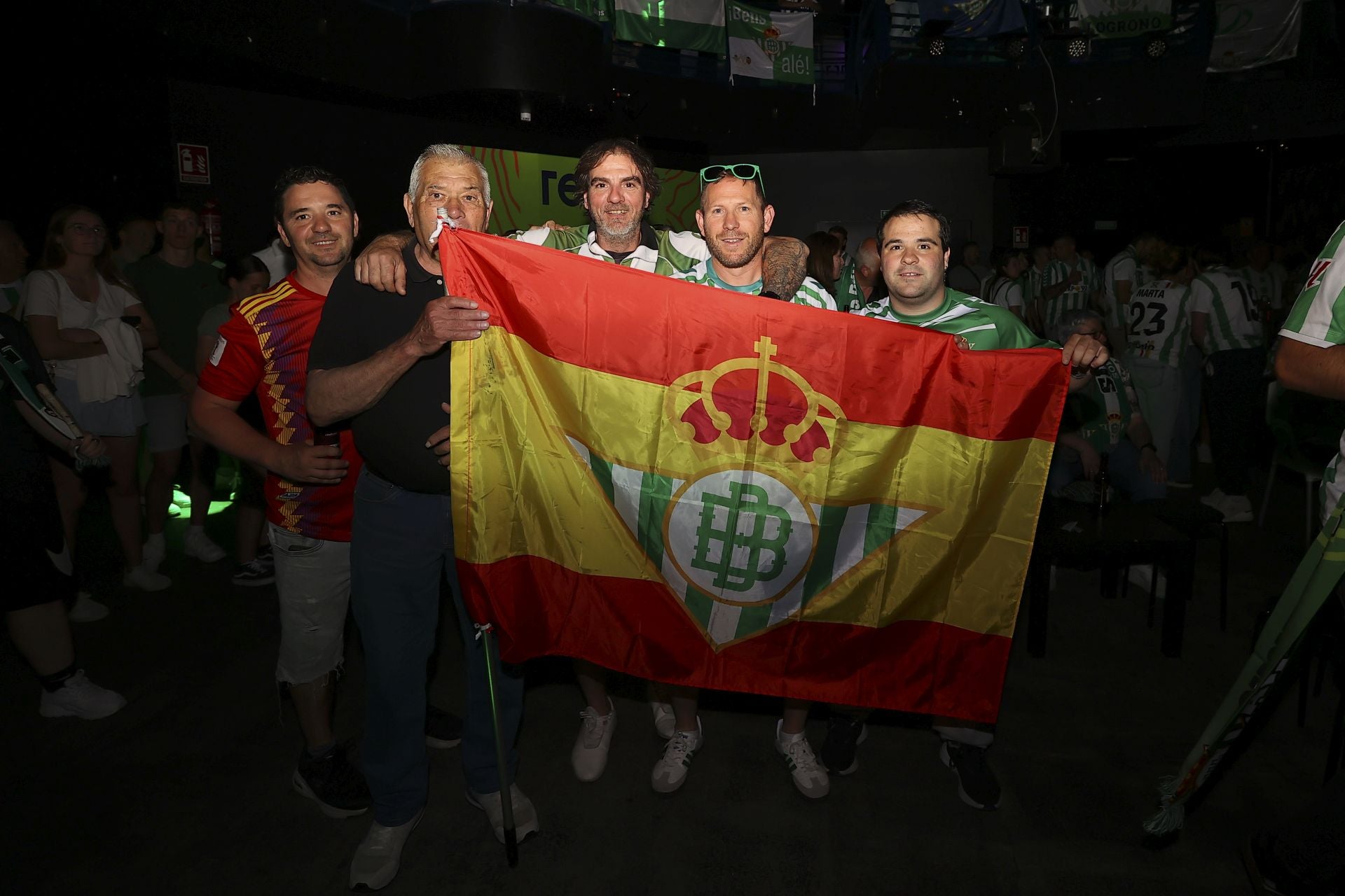 La Peña Bética de Logroño vive con pasión la final de la Conference League