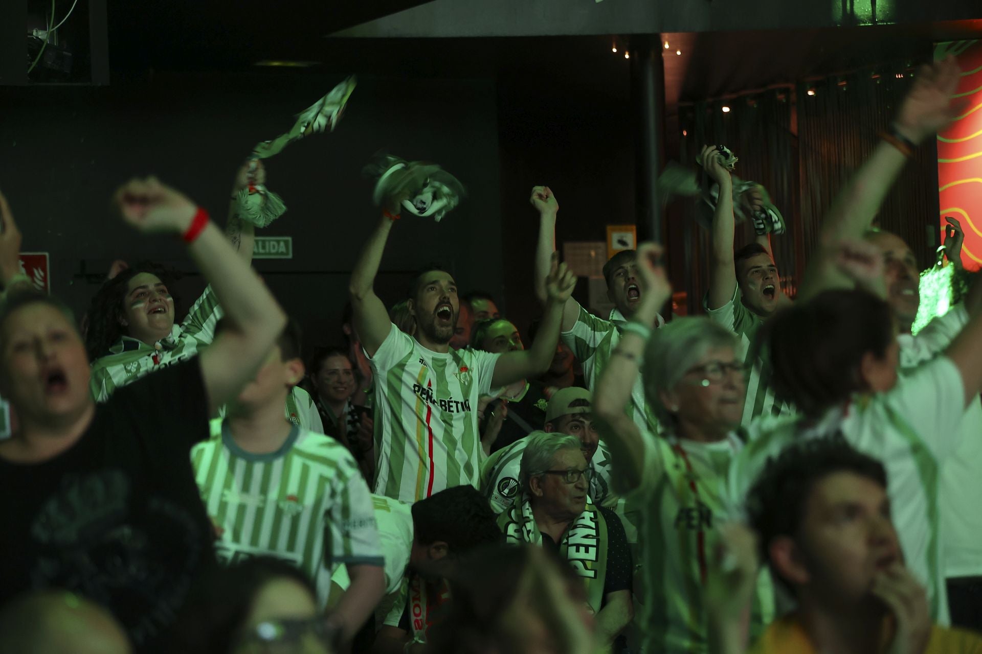 La Peña Bética de Logroño vive con pasión la final de la Conference League