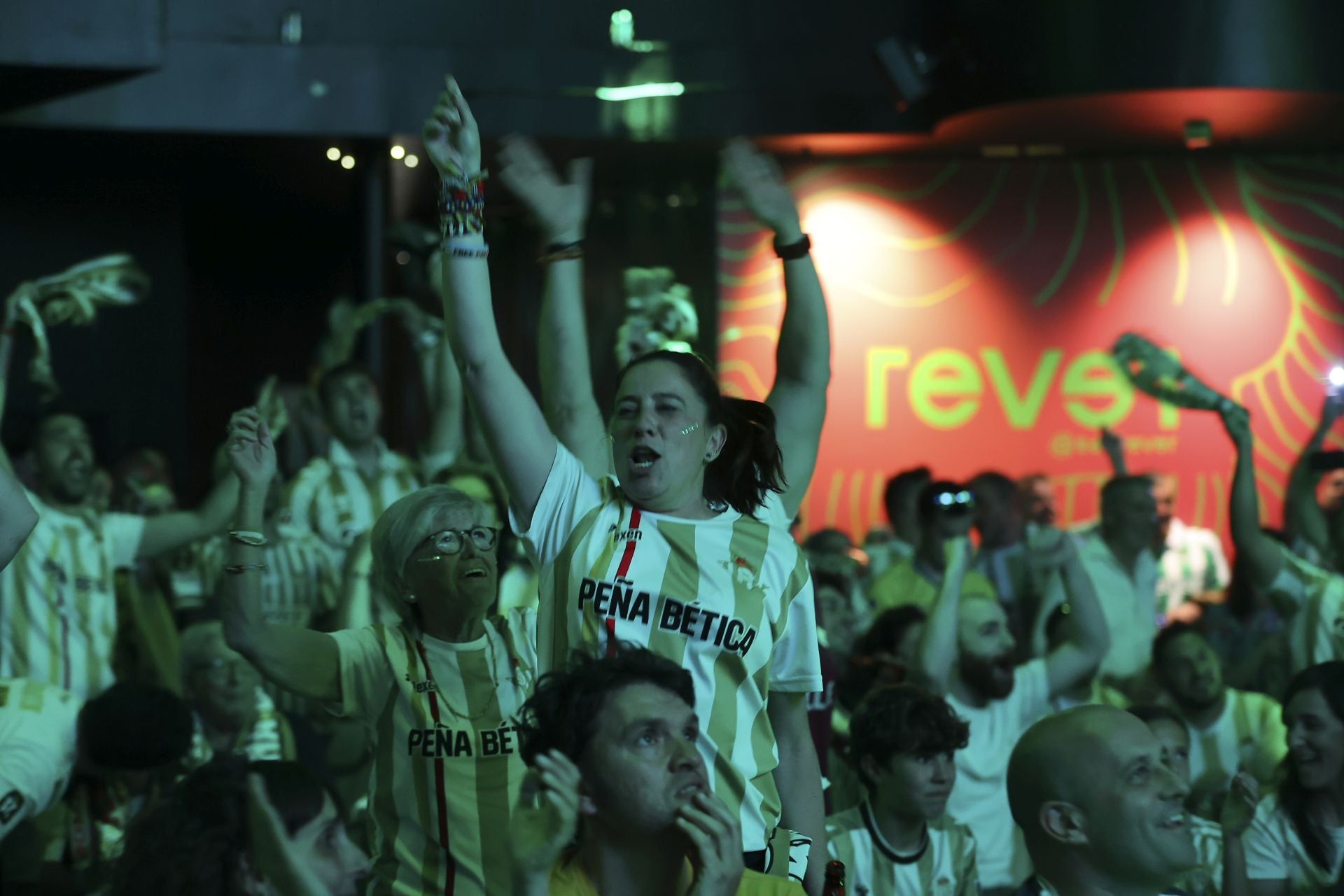 La Peña Bética de Logroño vive con pasión la final de la Conference League