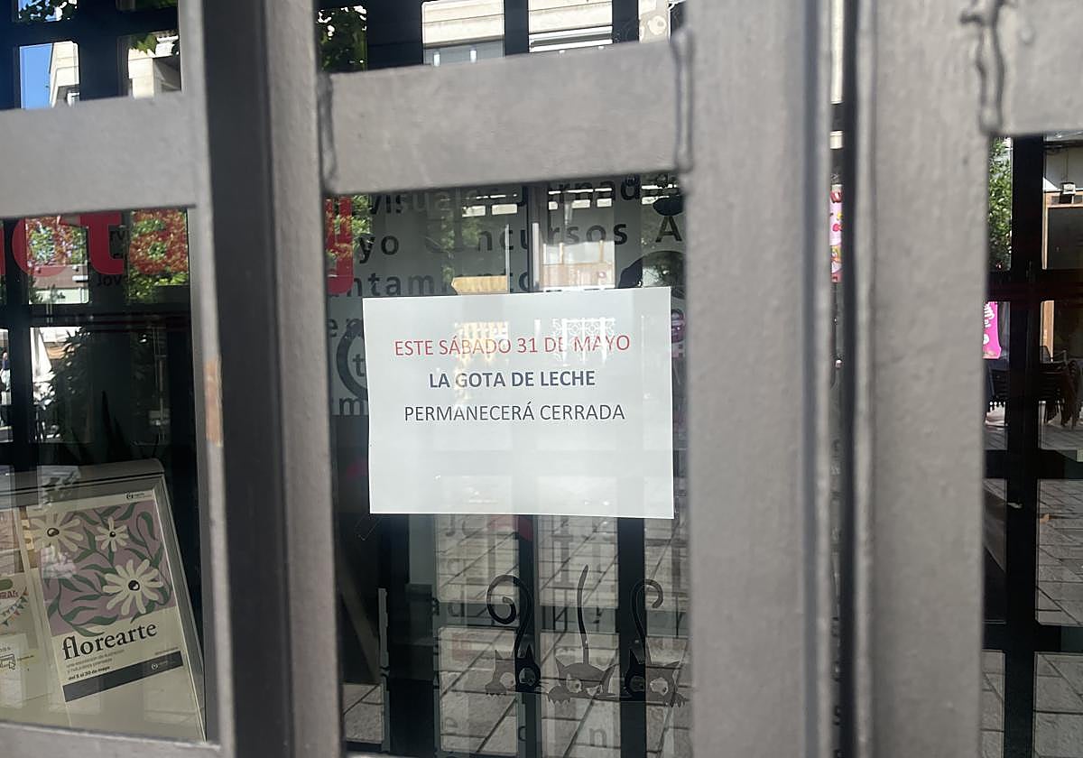 Cartel que indica la situación de este sábado en La Gota de Leche.