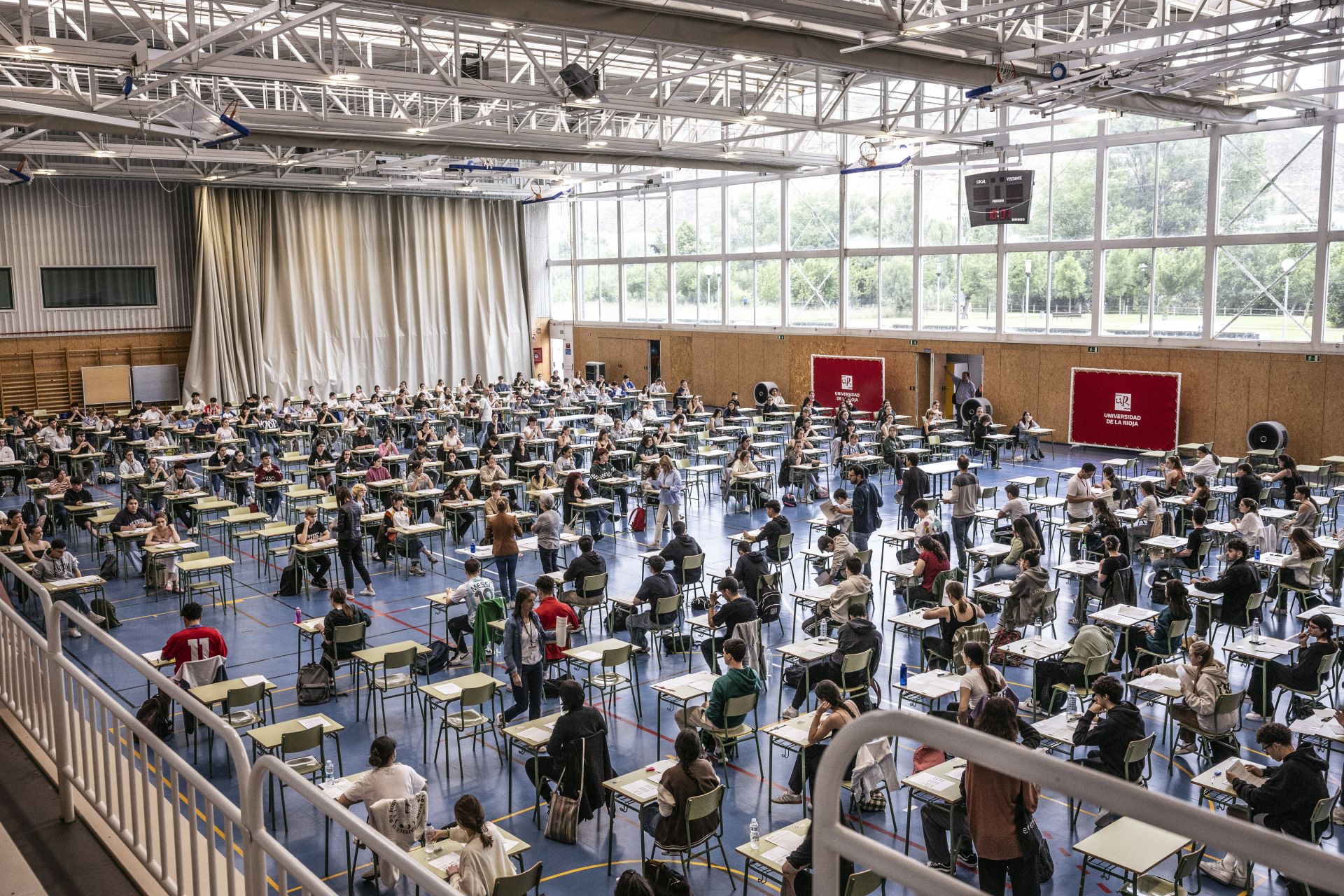 Solo boli negro o azul y nada de marcar los exámenes: las normas de la PAU 2025