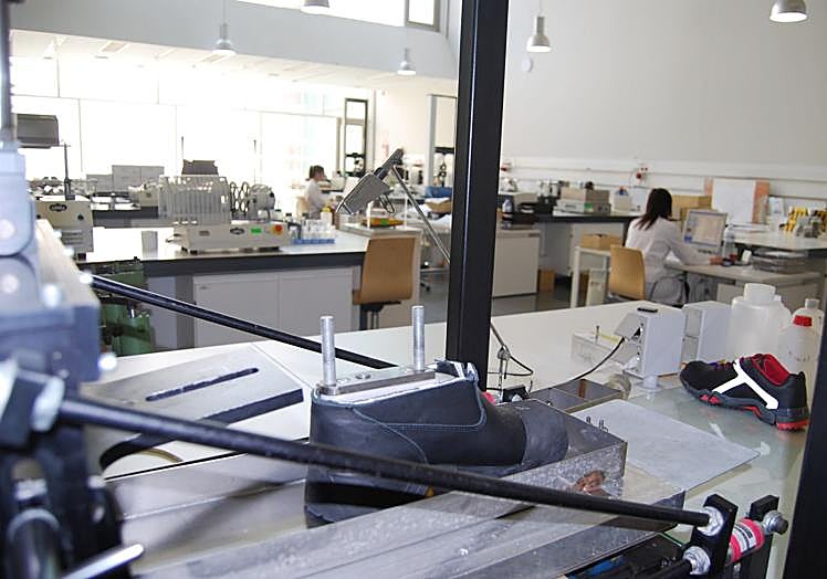 Los laboratorios del Centro Tecnológico del Calzado, ahora bajo la marca Novex, son unos aliados fundamentales para la investigación y el desarrollo del sector de cara a competir.