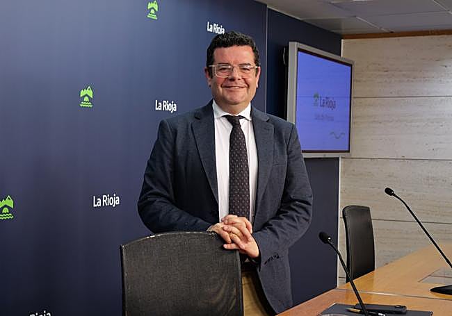 Alfonso Domínguez, portavoz del Ejecutivo regional, poco antes de su comparecencia de este martes.